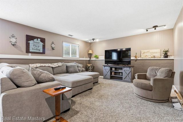 8187 N Elms, Flushing, MI 48433