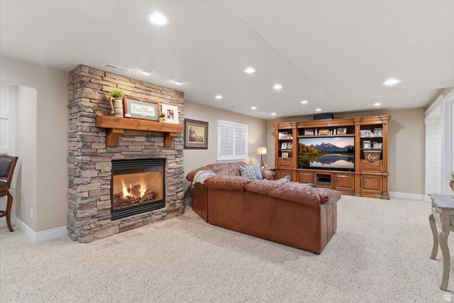 136 N MOUNTAIN VISTAS RD, Kaysville, UT 84037