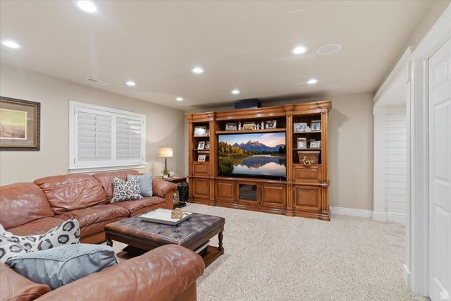 136 N MOUNTAIN VISTAS RD, Kaysville, UT 84037
