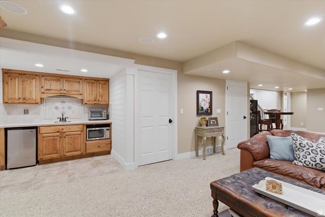 136 N MOUNTAIN VISTAS RD, Kaysville, UT 84037