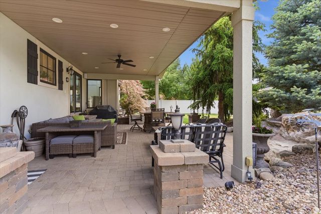 136 N MOUNTAIN VISTAS RD, Kaysville, UT 84037