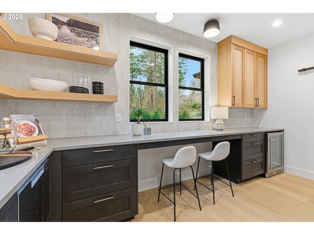 14100 Knaus Rd, Lake Oswego, OR 97034