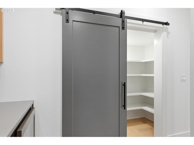 14100 Knaus Rd, Lake Oswego, OR 97034