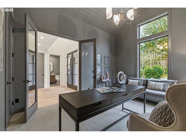 14100 Knaus Rd, Lake Oswego, OR 97034