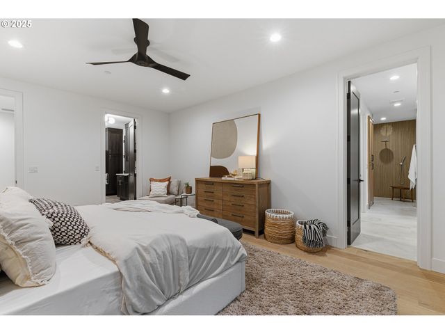 14100 Knaus Rd, Lake Oswego, OR 97034