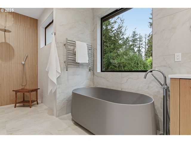 14100 Knaus Rd, Lake Oswego, OR 97034