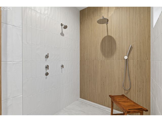 14100 Knaus Rd, Lake Oswego, OR 97034