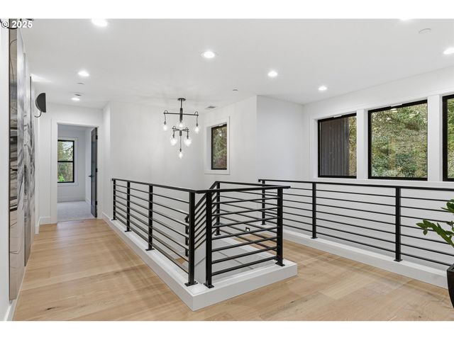 14100 Knaus Rd, Lake Oswego, OR 97034