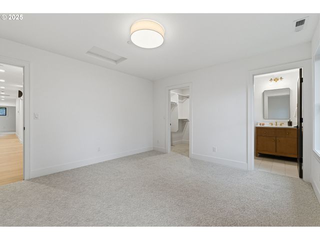 14100 Knaus Rd, Lake Oswego, OR 97034