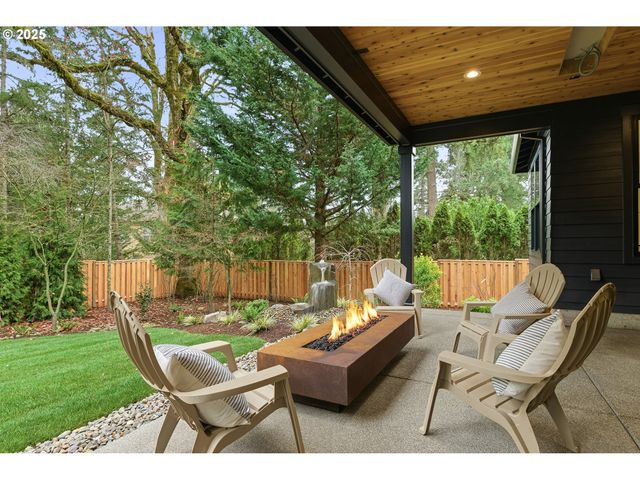 14100 Knaus Rd, Lake Oswego, OR 97034