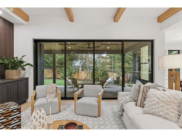 14100 Knaus Rd, Lake Oswego, OR 97034