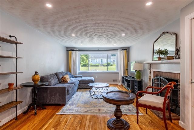13 Curley Dr, Hudson, MA 01749
