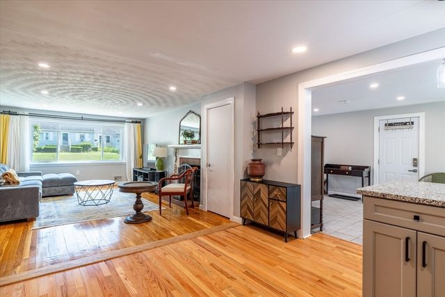 13 Curley Dr, Hudson, MA 01749