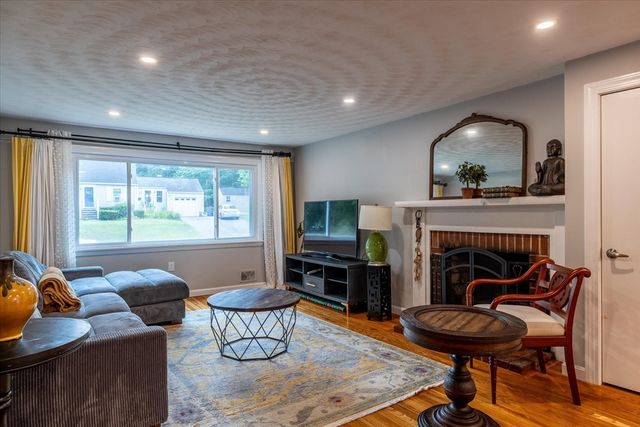 13 Curley Dr, Hudson, MA 01749