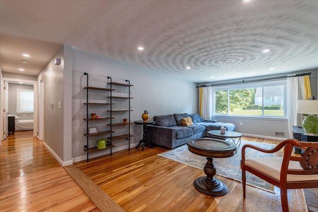 13 Curley Dr, Hudson, MA 01749