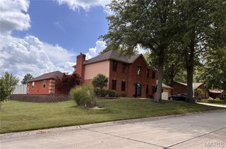 206 Winterberry Drive, Belleville, IL 62220