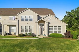 2653 Maple Circle 2653, West Dundee, IL 60118