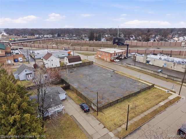 000 Vassar, Hazel Park, MI 48030