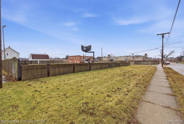000 Vassar, Hazel Park, MI 48030