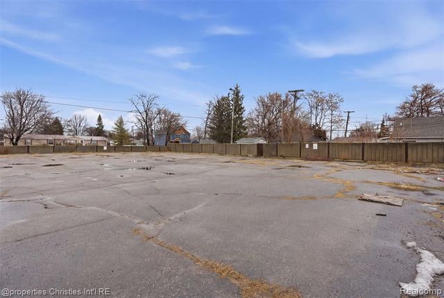 000 Vassar, Hazel Park, MI 48030