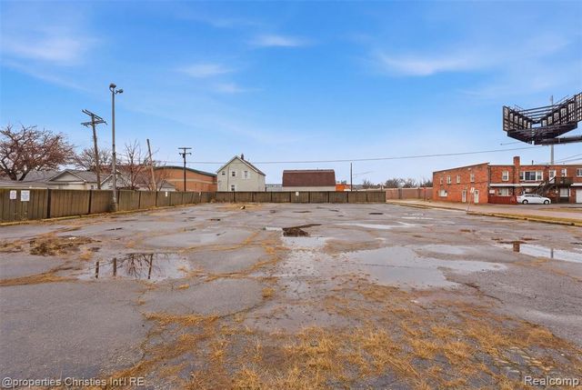 000 Vassar, Hazel Park, MI 48030