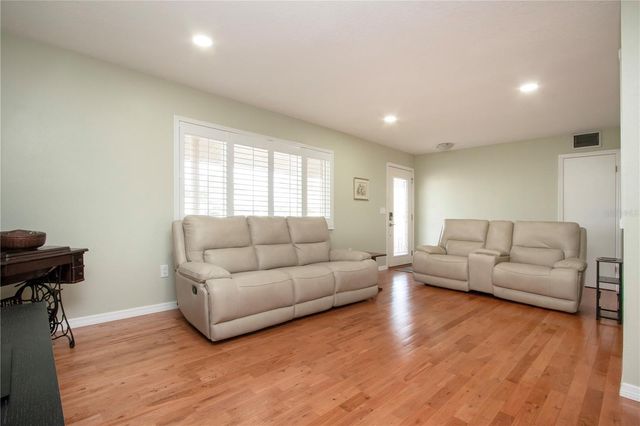 618 OAKMONT AVENUE, Sun City Center, FL 33573