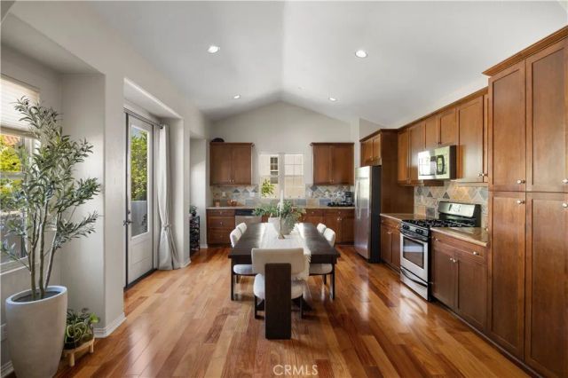 85 Mission, Irvine, CA 92620