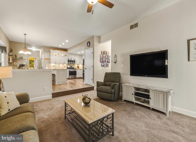 1810 FERNWOOD DR, West Deptford, NJ 08096