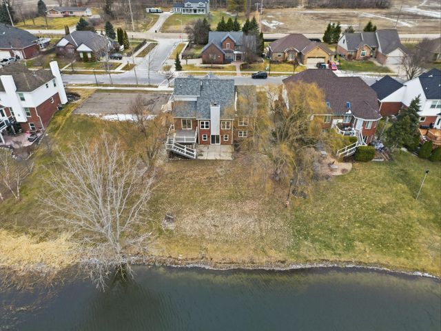 36566 N Pointe Drive, New Baltimore, MI 48047