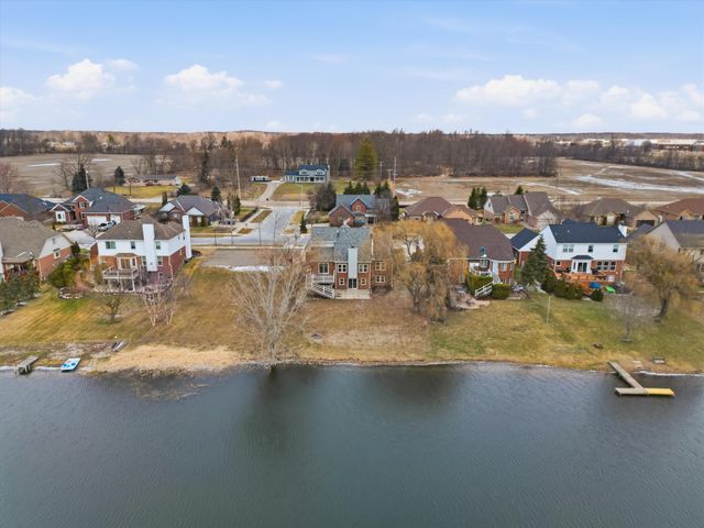 36566 N Pointe Drive, New Baltimore, MI 48047