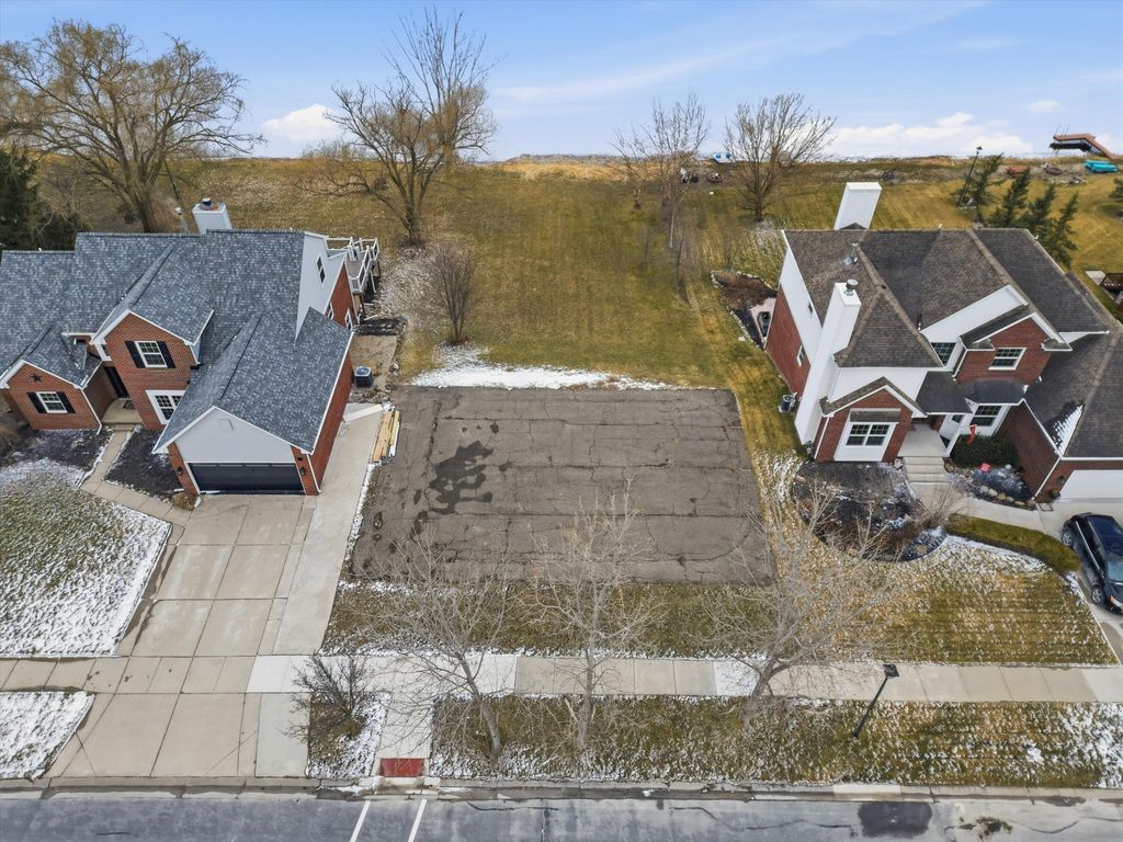 36566 N Pointe Drive, New Baltimore, MI 48047