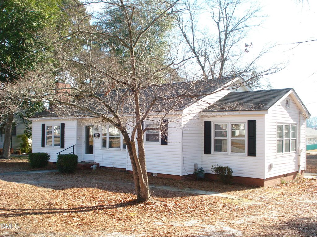 202 N Wayne Avenue, Dunn, NC 28334