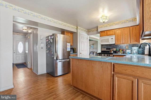 1640 BRITANY DR, Bensalem, PA 19020