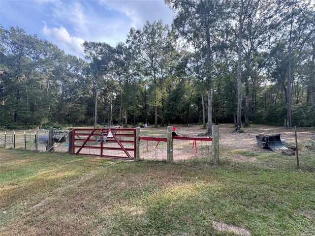 121 Dirden Road, Shepherd, TX 77371