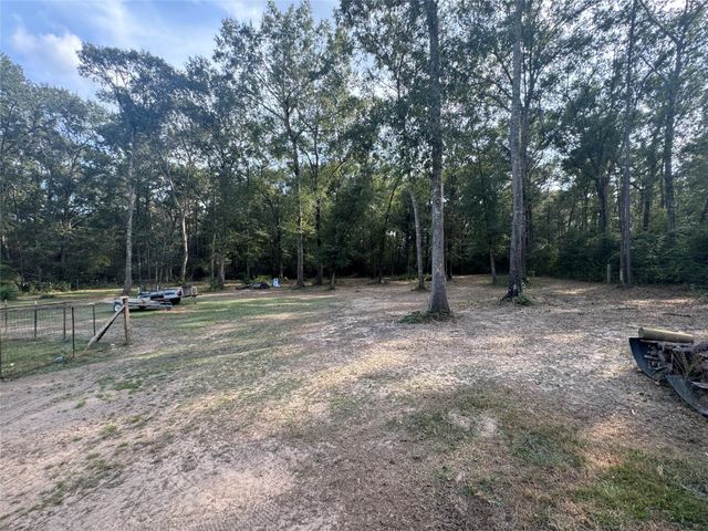 121 Dirden Road, Shepherd, TX 77371