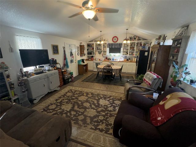 121 Dirden Road, Shepherd, TX 77371