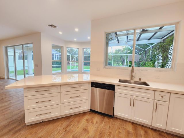15188 Oak Chase Court, Wellington, FL 33414
