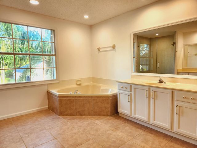 15188 Oak Chase Court, Wellington, FL 33414