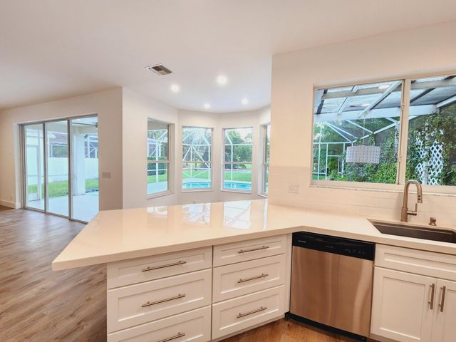 15188 Oak Chase Court, Wellington, FL 33414