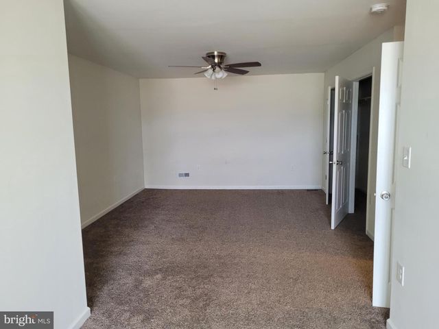 315 BALTUSROL DR, Charles Town, WV 25414