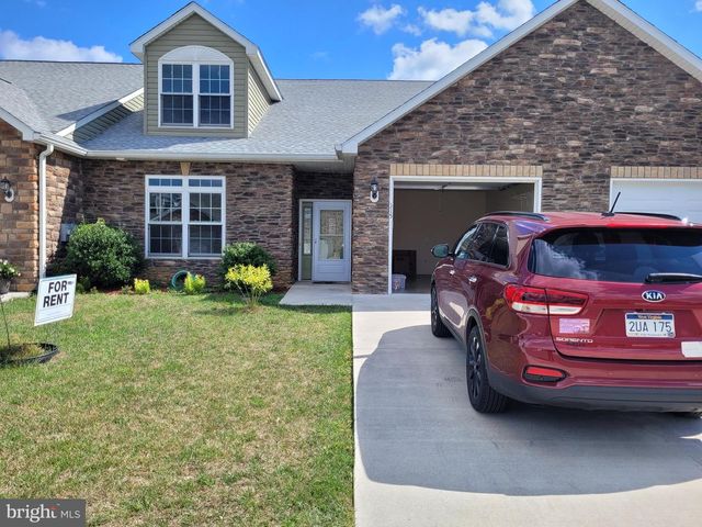315 BALTUSROL DR, Charles Town, WV 25414