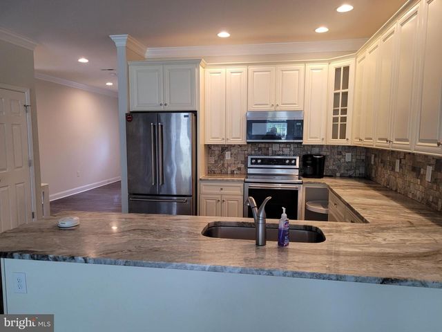 315 BALTUSROL DR, Charles Town, WV 25414