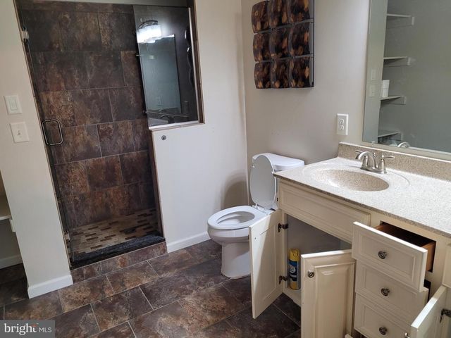 315 BALTUSROL DR, Charles Town, WV 25414
