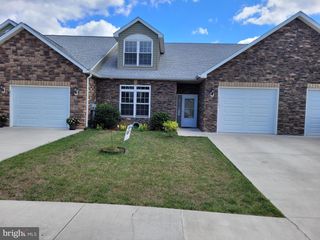 315 BALTUSROL DR, Charles Town, WV 25414