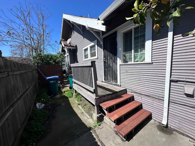 1554 S San Joaquin St, Stockton, CA 95206