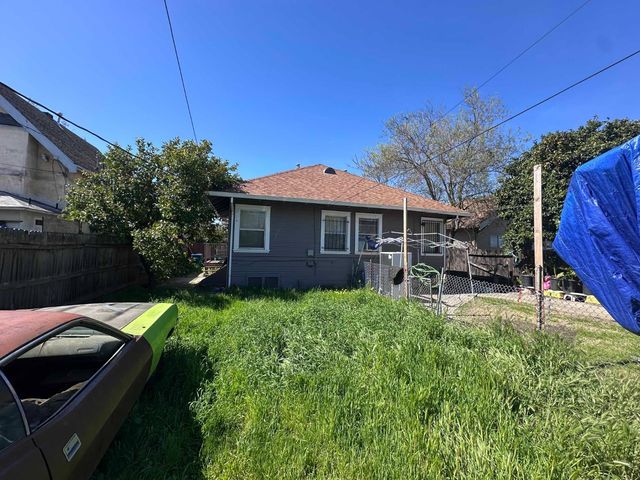 1554 S San Joaquin St, Stockton, CA 95206