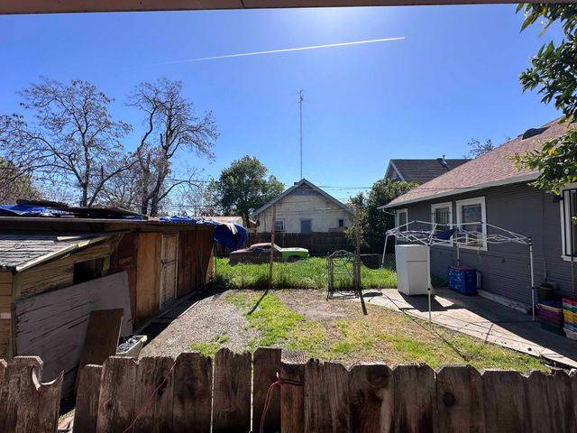 1554 S San Joaquin St, Stockton, CA 95206