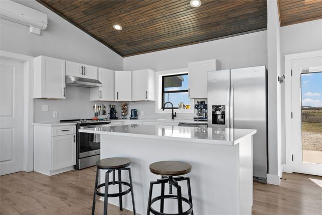 232 Hcr 2302, Abbott, TX 76621