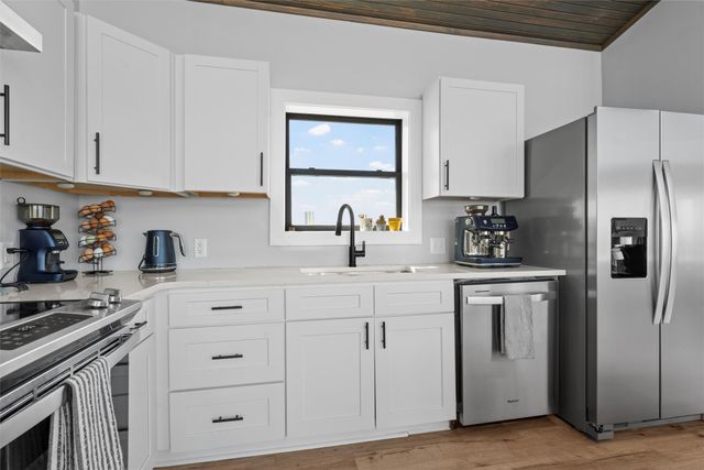 232 Hcr 2302, Abbott, TX 76621