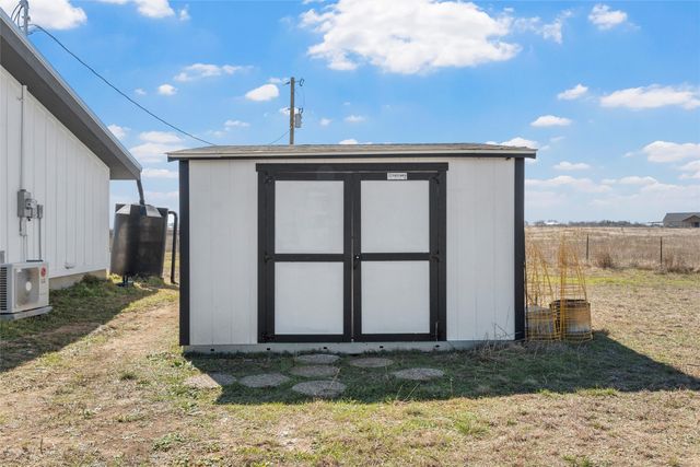 232 Hcr 2302, Abbott, TX 76621